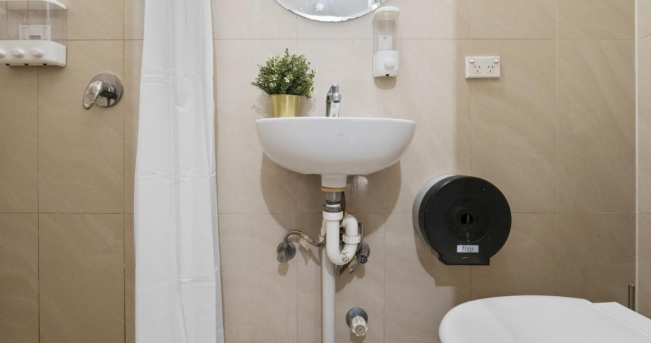 Hotel 64 Sydney Bagian luar foto