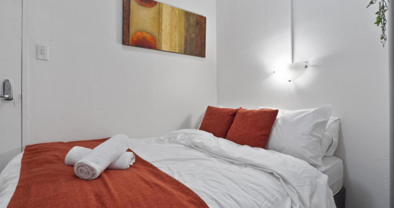 Hotel 64 Sydney Bagian luar foto