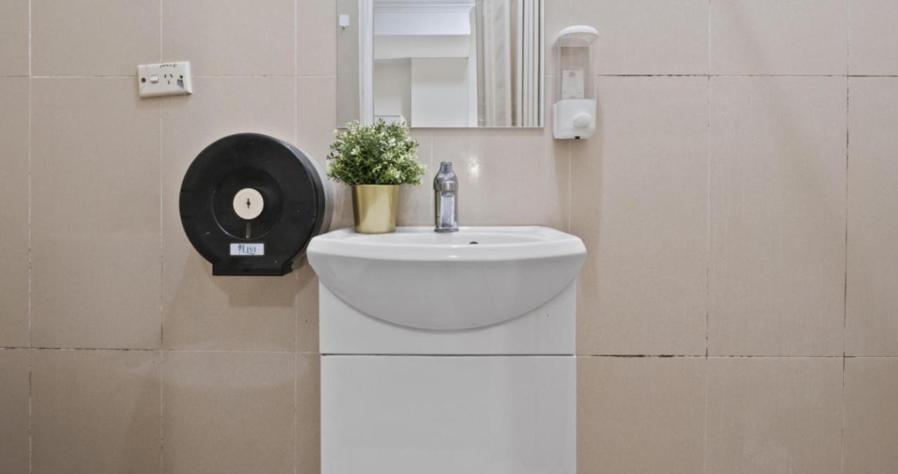 Hotel 64 Sydney Bagian luar foto
