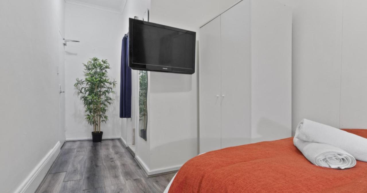 Hotel 64 Sydney Bagian luar foto