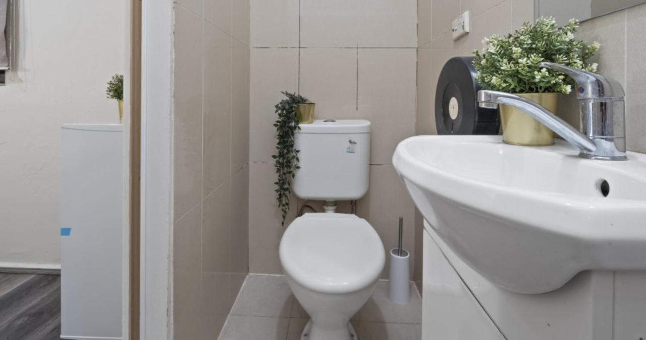 Hotel 64 Sydney Bagian luar foto