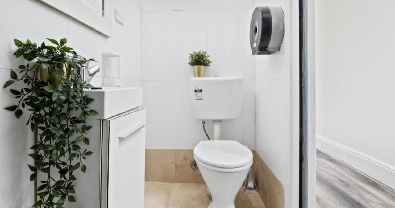 Hotel 64 Sydney Bagian luar foto